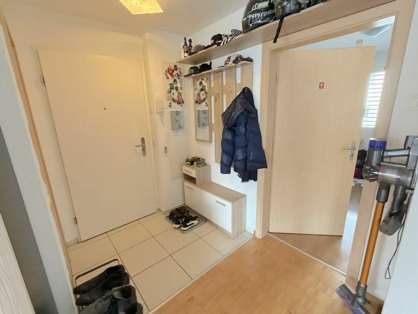 4 ½ Rooms with Balcony on the 1st Floor and 2 Underground Parking Spaces - Photo 7 of 13