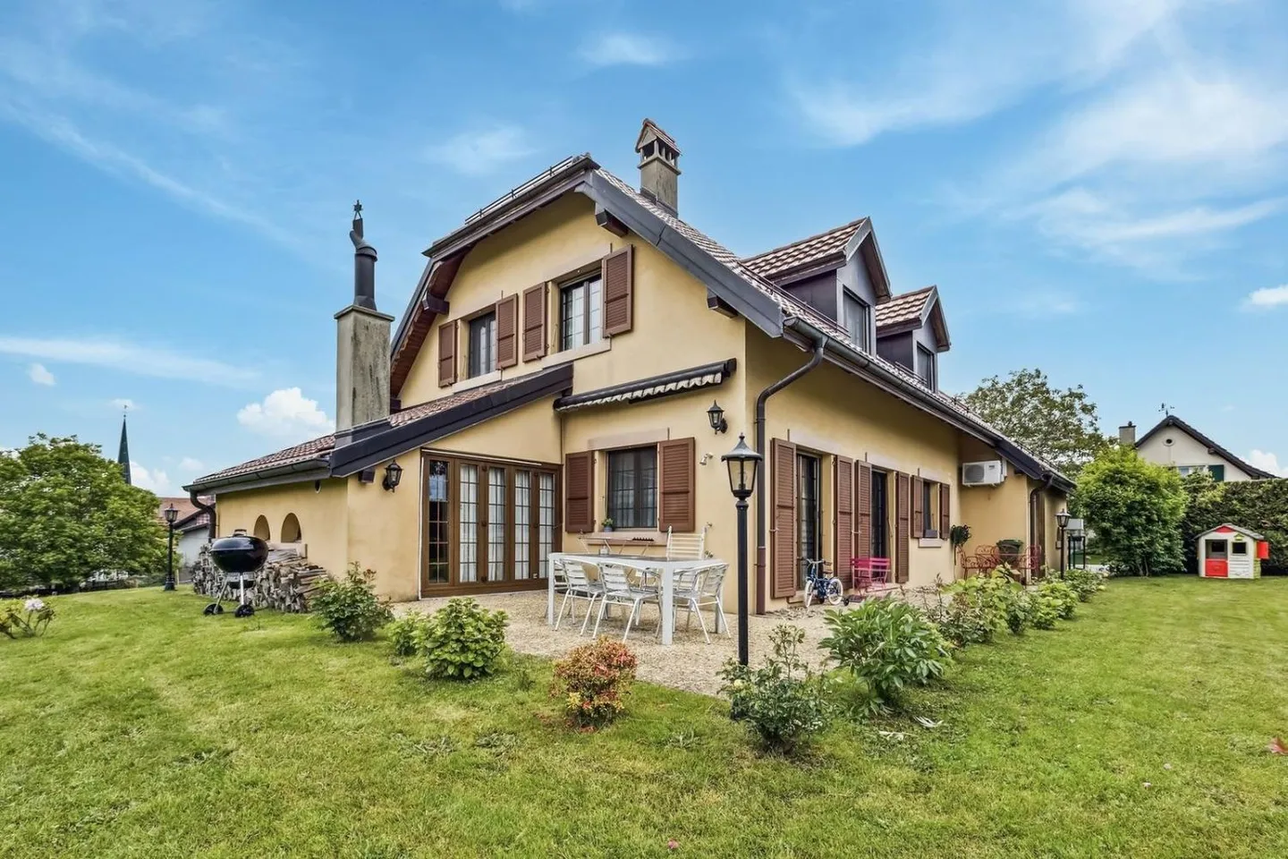 Villa residenziale spaziosa di 180 m2 nel cuore del villaggio con ufficio - Foto 2 di 13