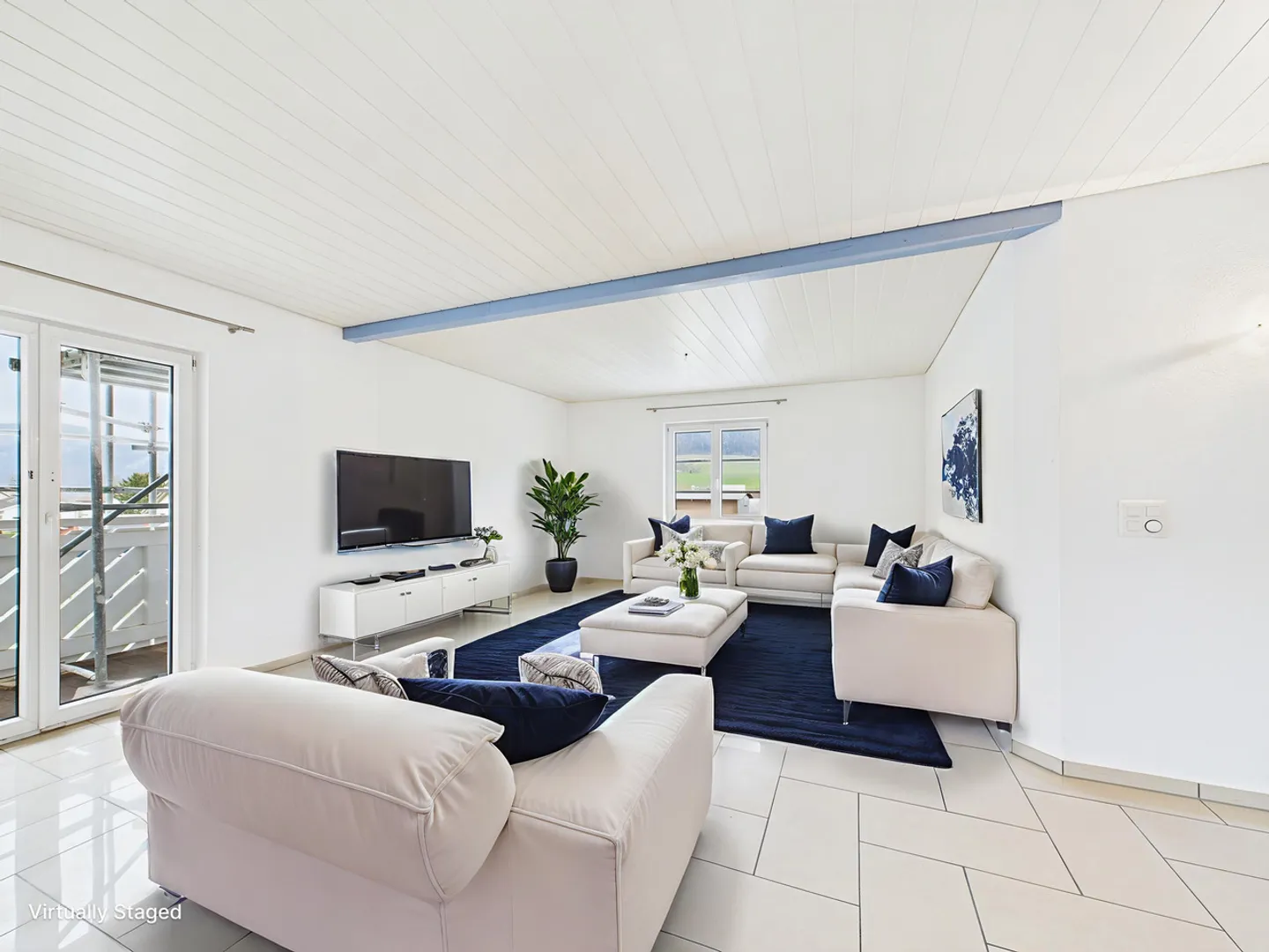 Spacious 4.5-room attic apartment with cozy balcony in Laupersdorf - Photo 1 of 13