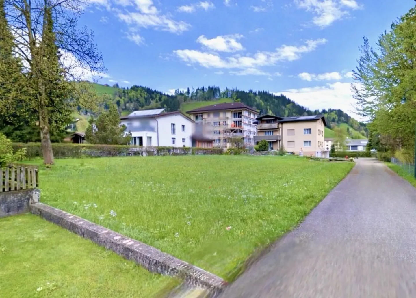 Beau terrain dans un emplacement calme - Photo 1 sur 1