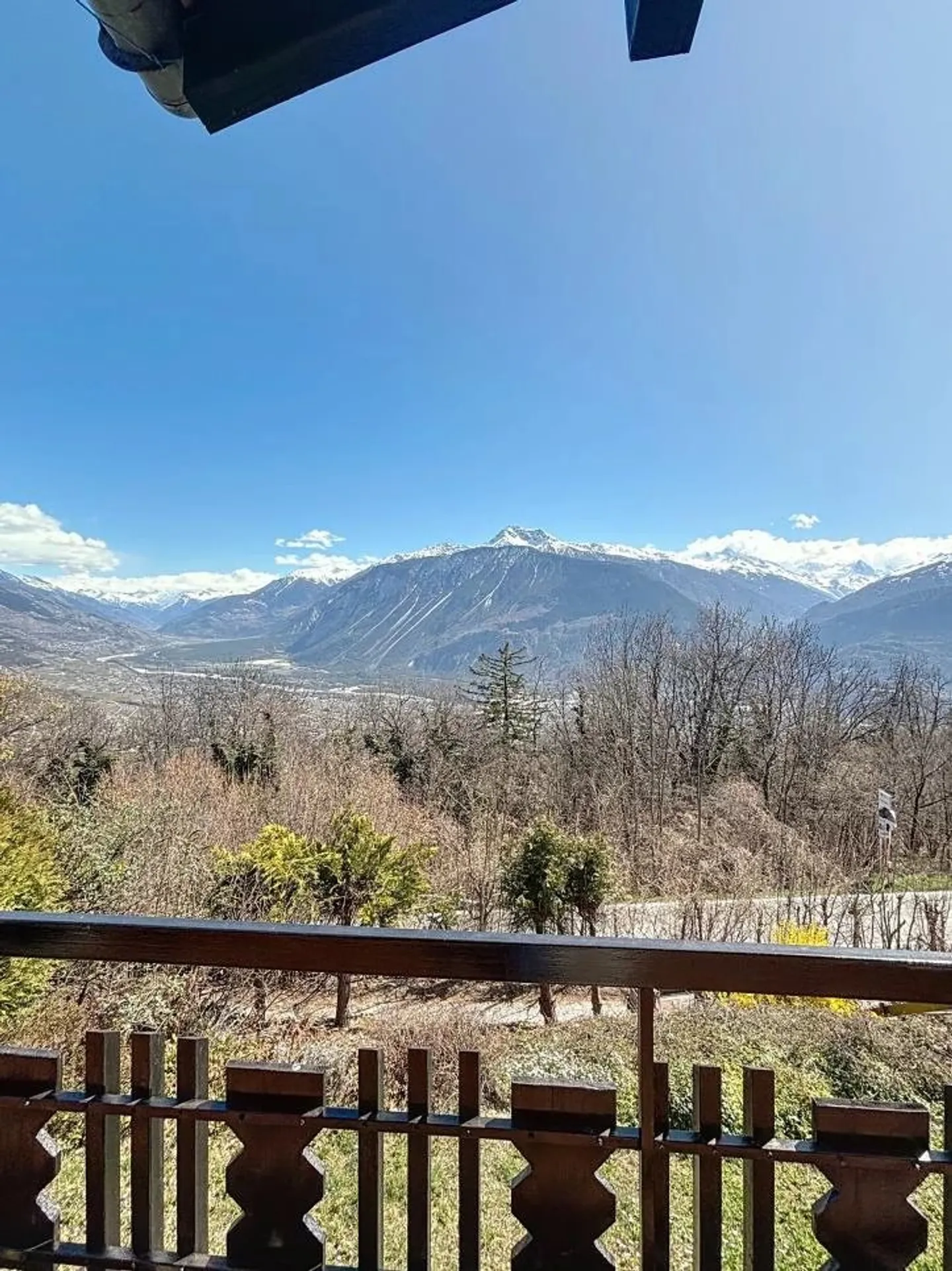 Chalet en rangée charmant avec vue et ensoleillement exceptionnel - Photo 2 sur 13