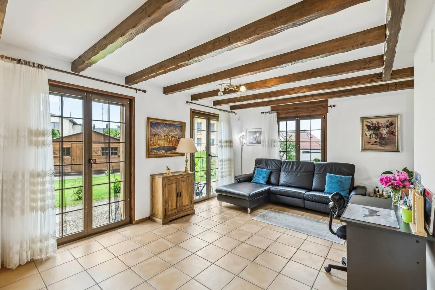 Villa residenziale spaziosa di 180 m2 nel cuore del villaggio con ufficio - Foto 3 di 13