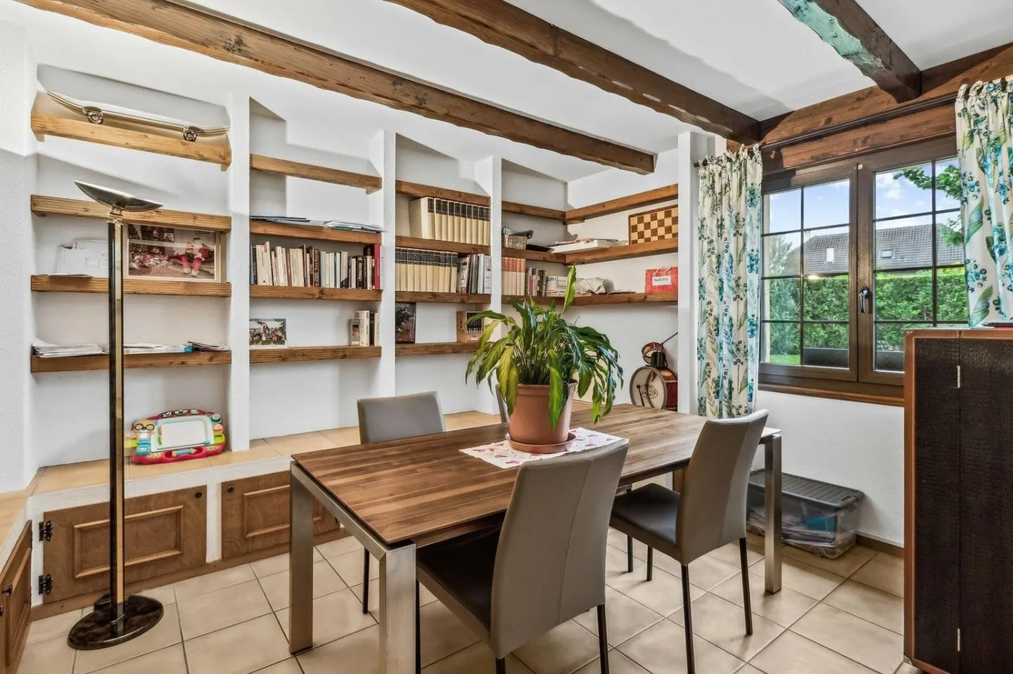Villa residenziale spaziosa di 180 m2 nel cuore del villaggio con ufficio - Foto 4 di 13