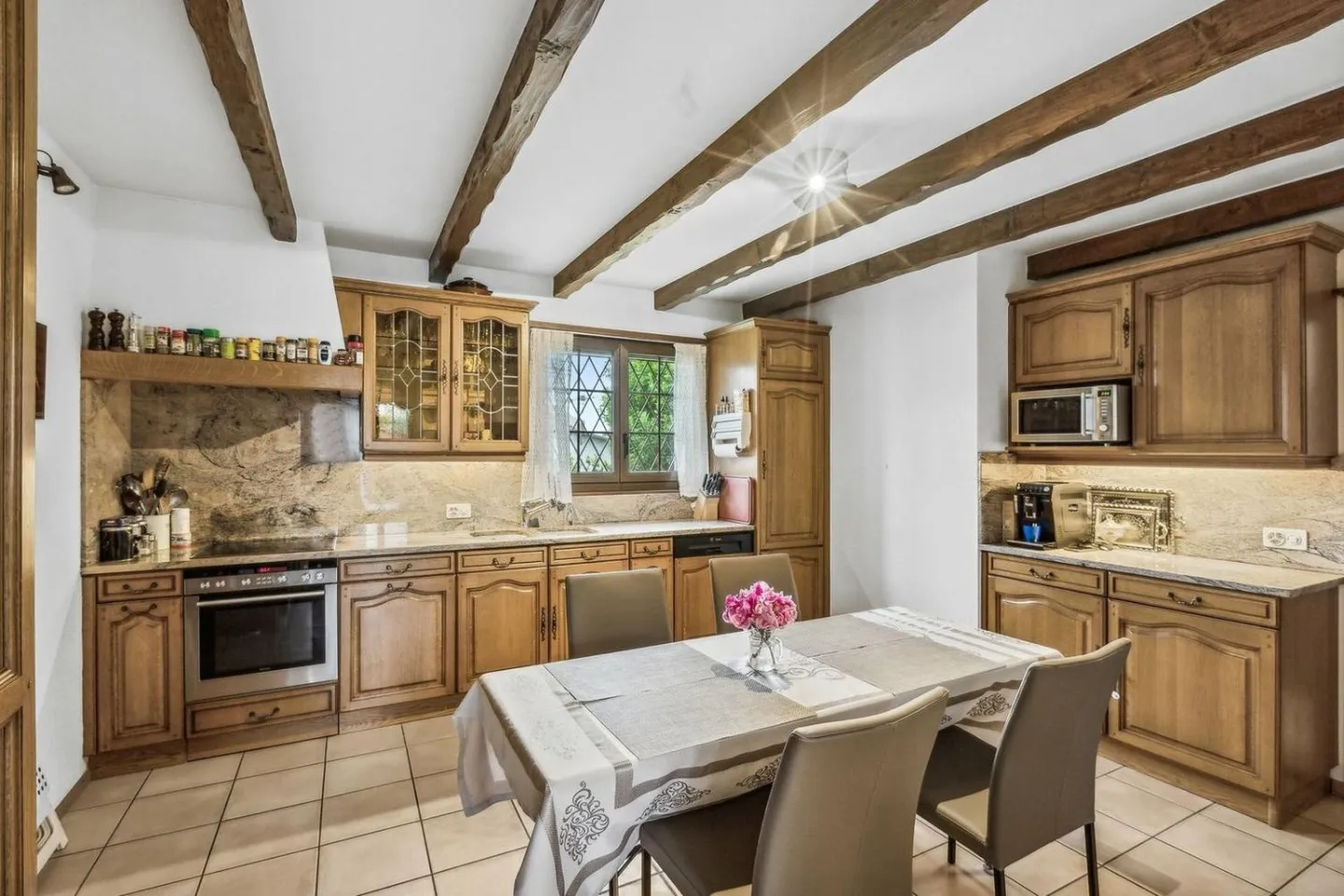 Villa residenziale spaziosa di 180 m2 nel cuore del villaggio con ufficio - Foto 5 di 13