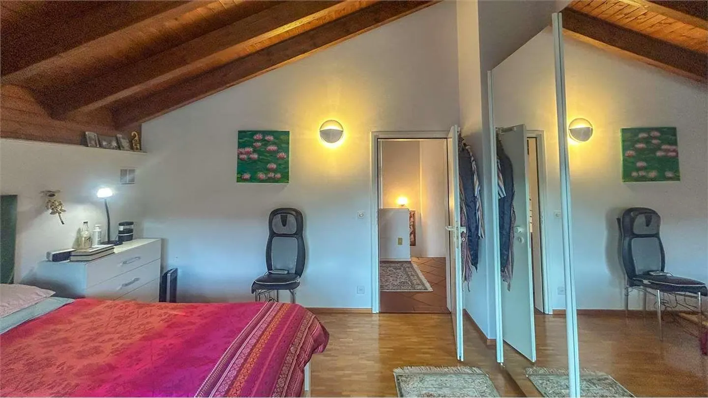 VILLA ÉLÉGANTE AVEC JARDIN DANS UN EMPLACEMENT STRATÉGIQUE - Photo 11 sur 12