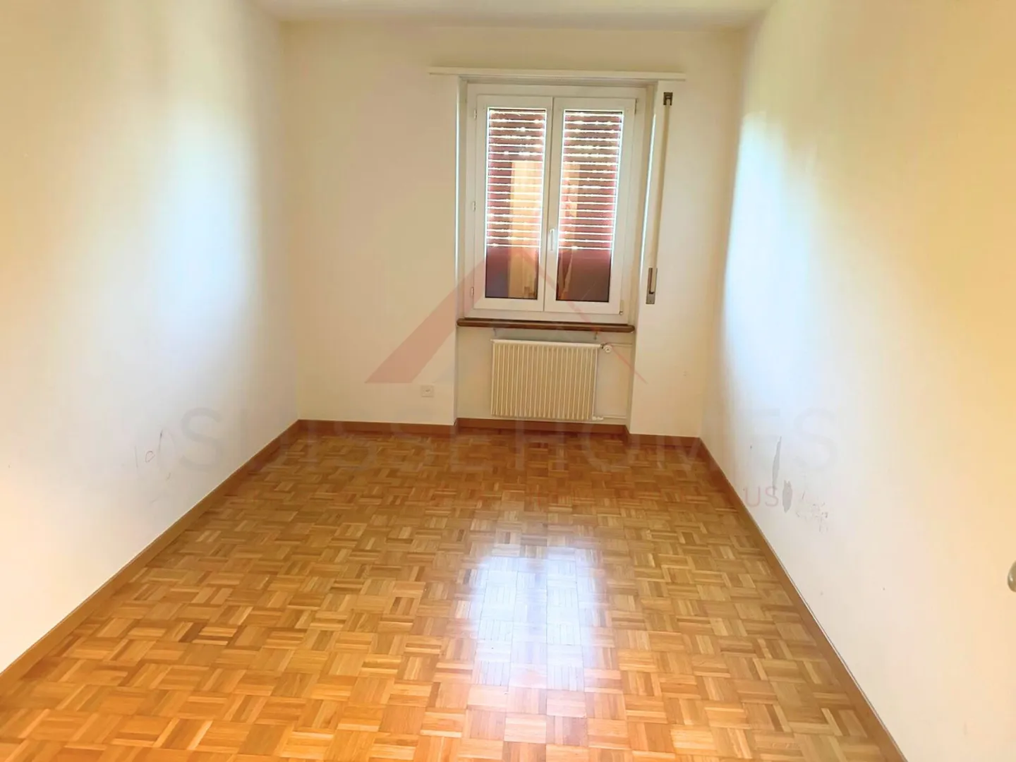 Appartamento moderno di 4,5 stanze con balcone - Soleggiato, tranquillo e pronto per essere abitato - Foto 7 di 10