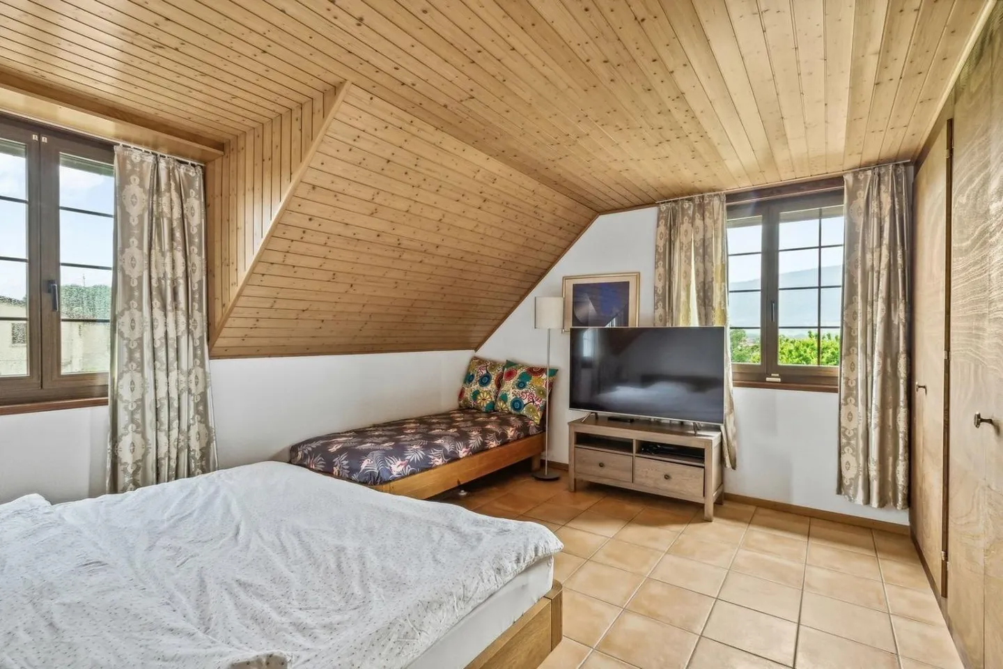 Villa residenziale spaziosa di 180 m2 nel cuore del villaggio con ufficio - Foto 8 di 13