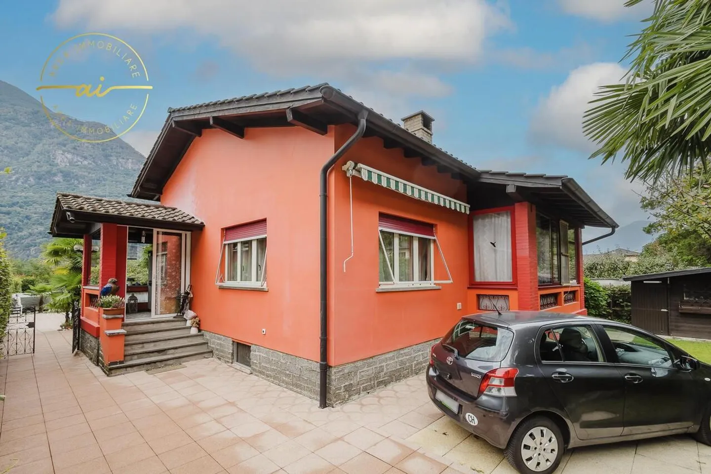 CASA UNIFAMILIARE CON GIARDINO E PISCINA - Foto 2 di 13