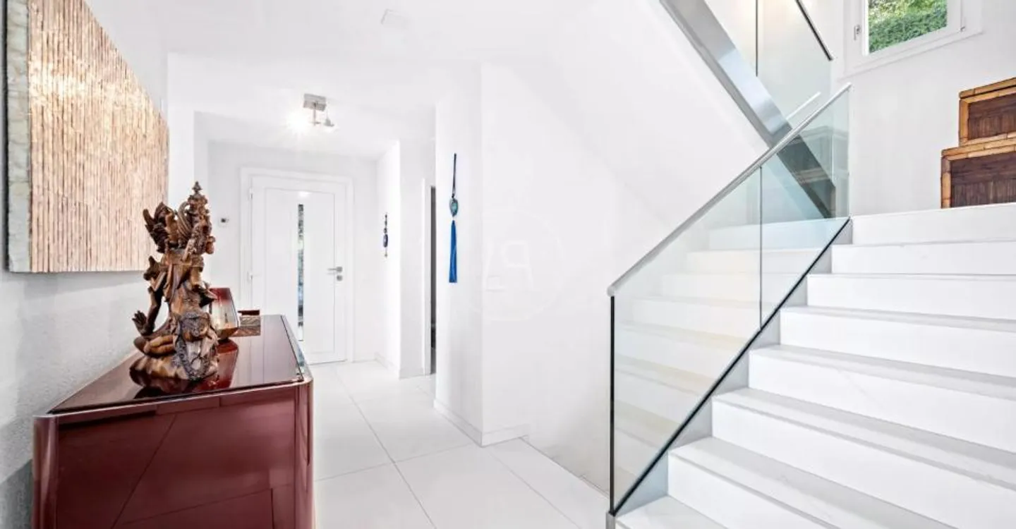 Beautiful modern property with panoramic view in Grandvaux - Photo 10 of 11