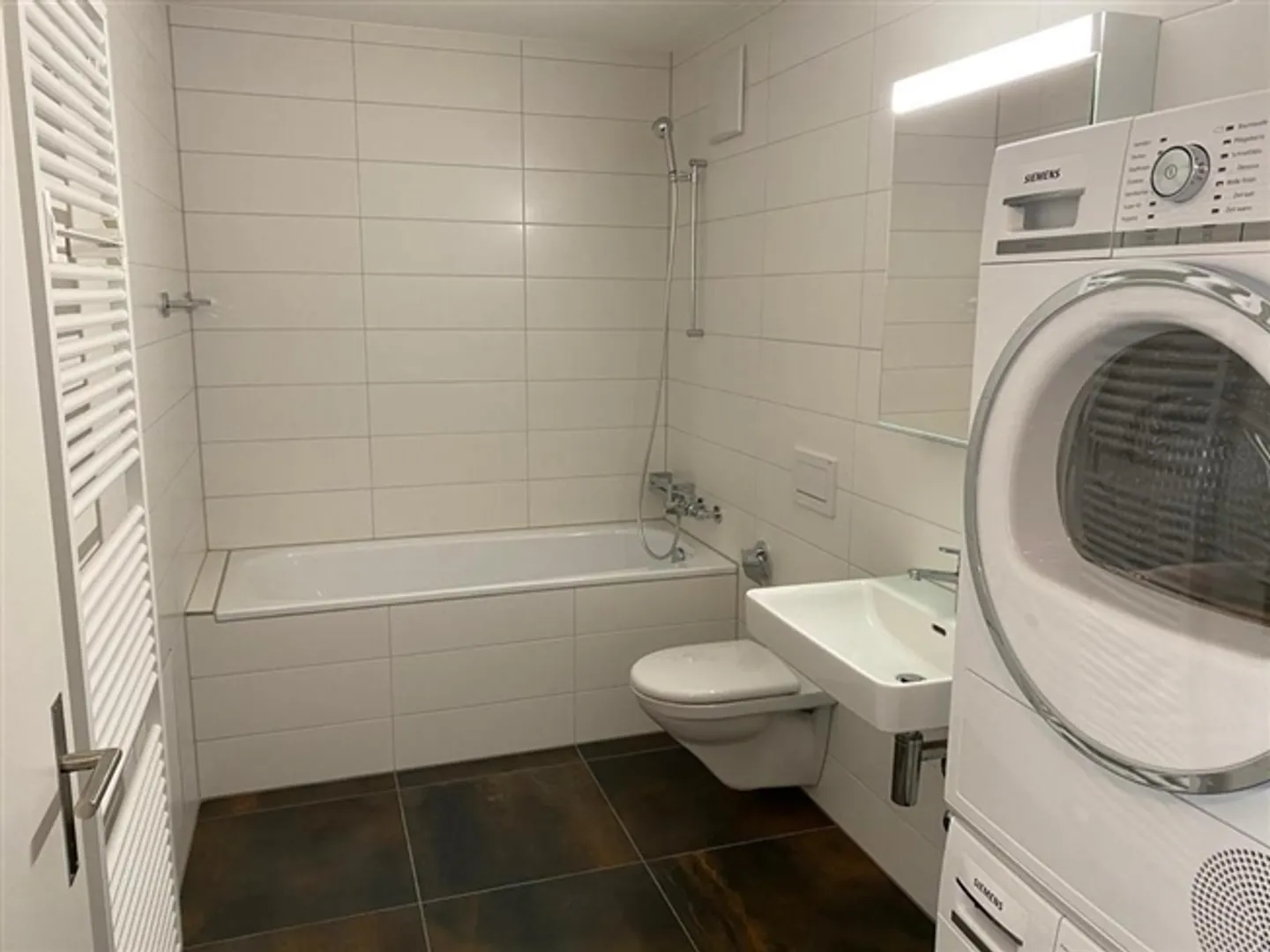 Appartamento mansardato luminoso in una posizione fantastica a Birmensdorf - Foto 8 di 11