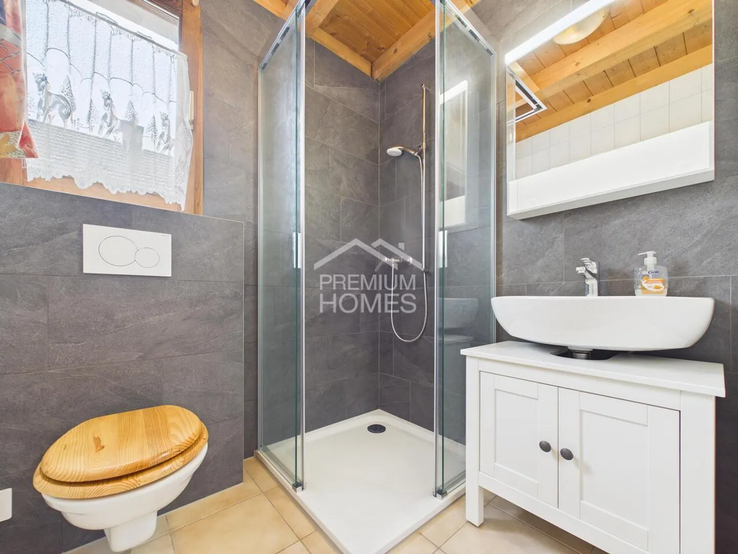 Pure idylle pastorale avec un panorama montagneux à couper le souffle - Photo 7 sur 11