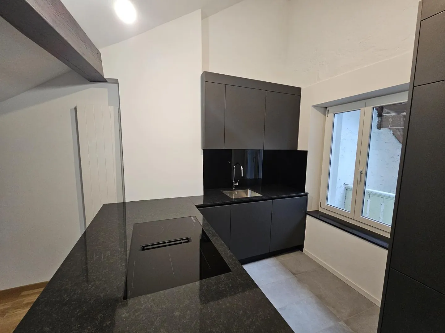 Charming 1.5-room loft apartment with visible beams in Cortaillod - Photo 2 of 10