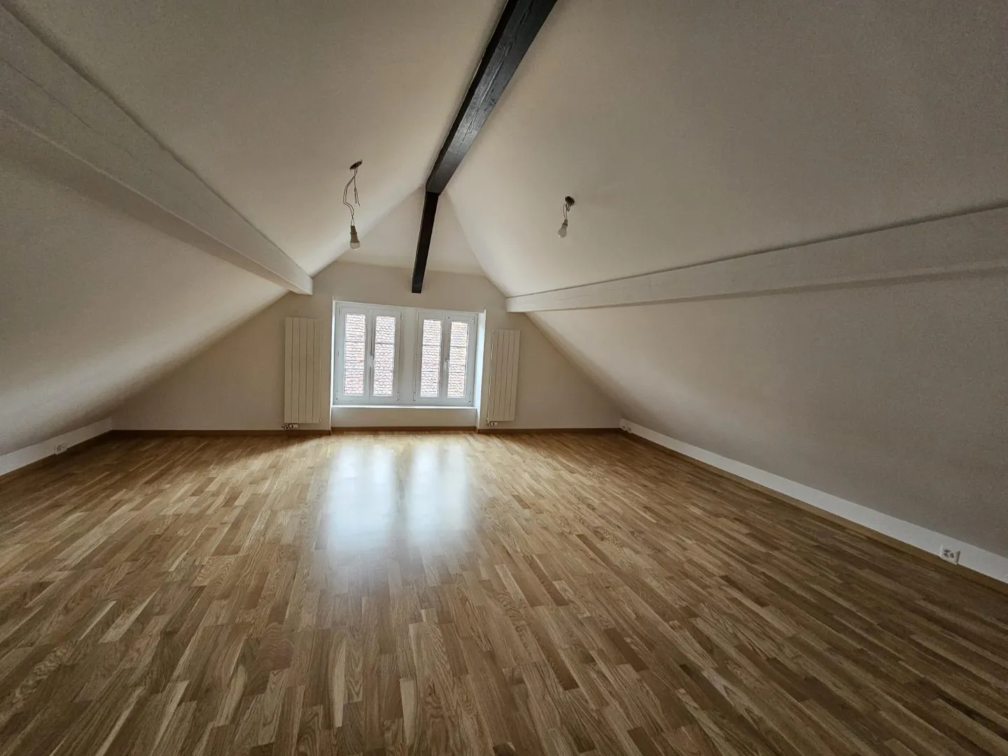 Charming 1.5-room loft apartment with visible beams in Cortaillod - Photo 3 of 10