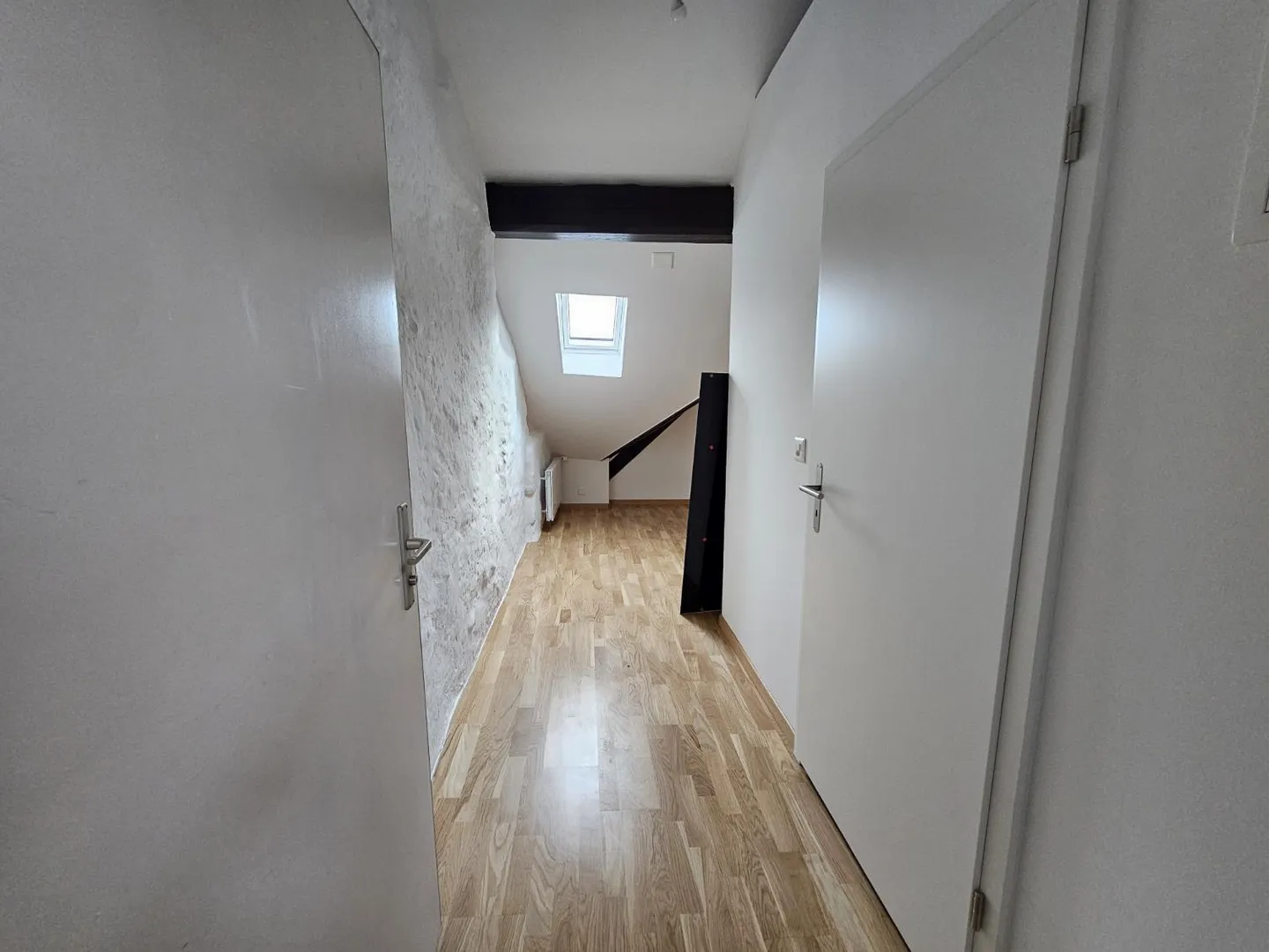 Charming 1.5-room loft apartment with visible beams in Cortaillod - Photo 8 of 10