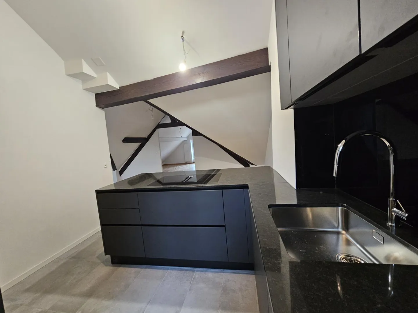 Charming 1.5-room loft apartment with visible beams in Cortaillod - Photo 4 of 10