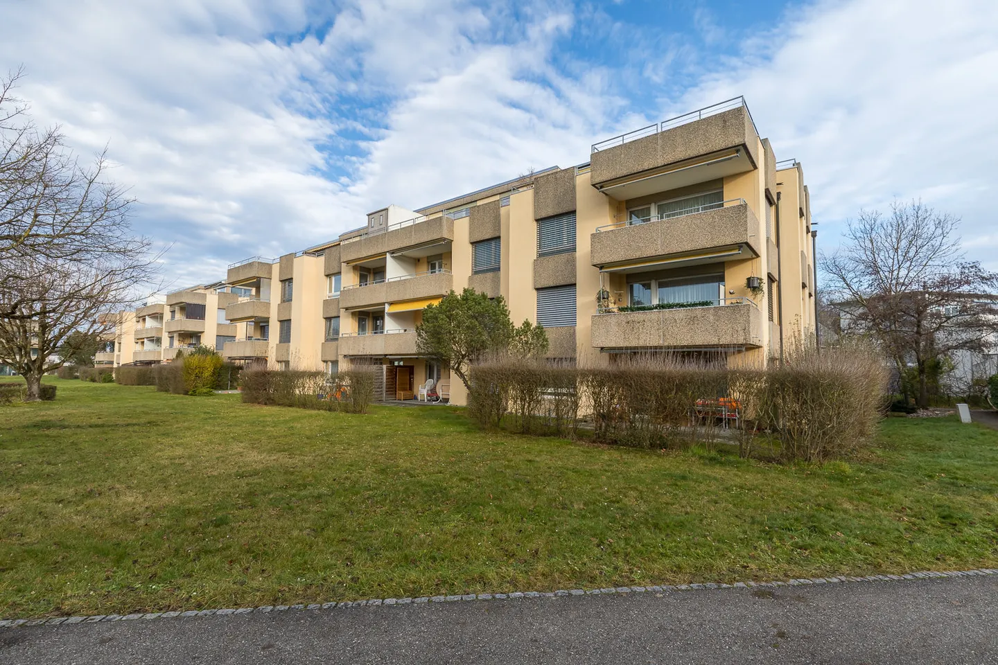 Appartement 3.5 pièces - Foto 1 von 10