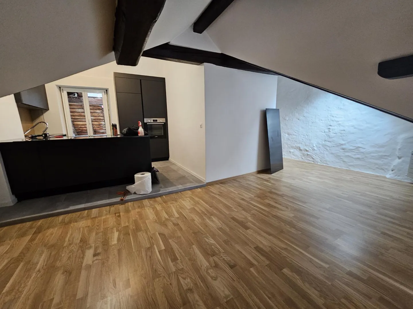 Charming 1.5-room loft apartment with visible beams in Cortaillod - Photo 5 of 10
