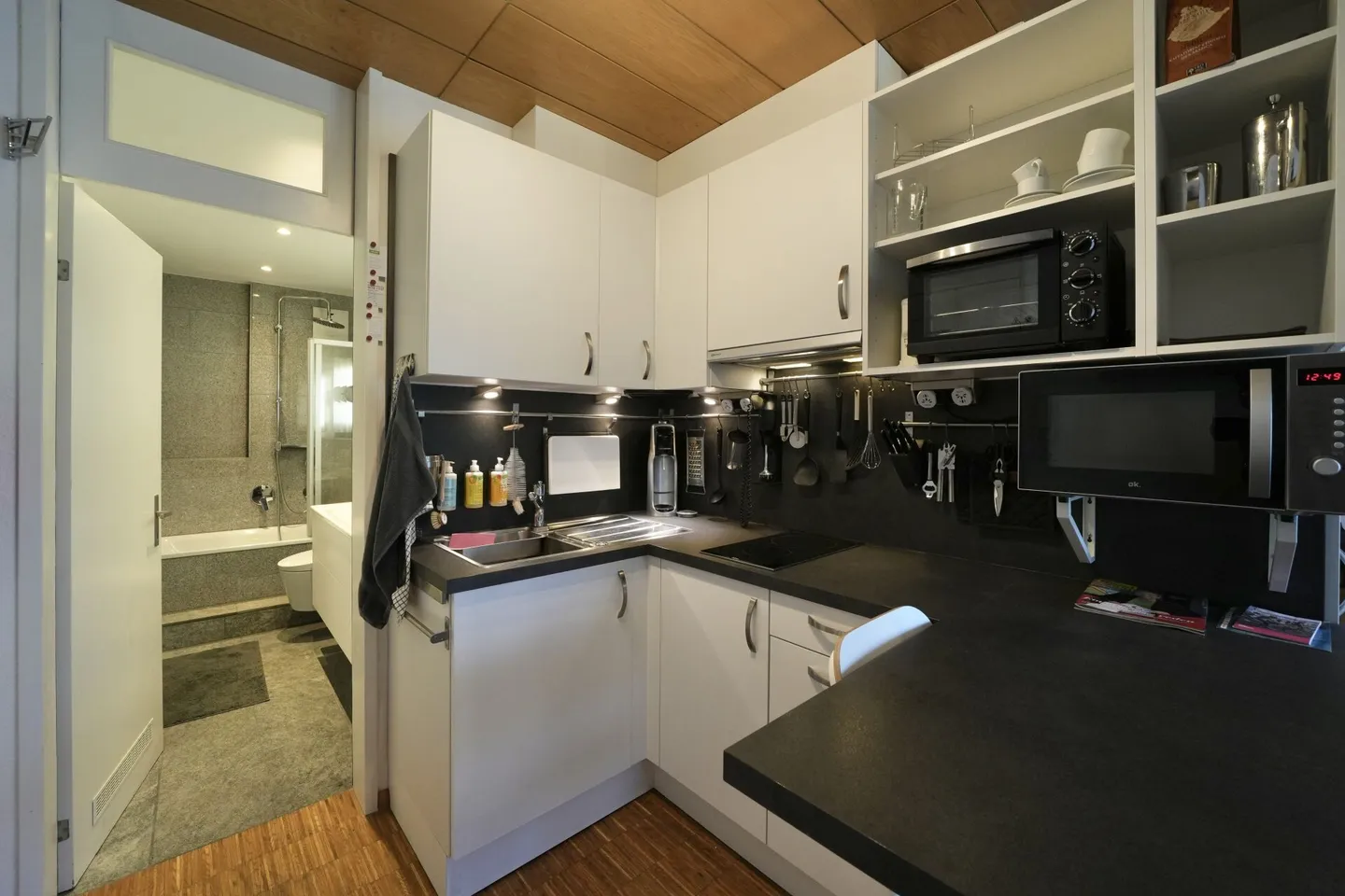 STUDIO APARTMENT IN ATTRACTIVE AND CENTRAL LOCATION - Photo 6 of 7