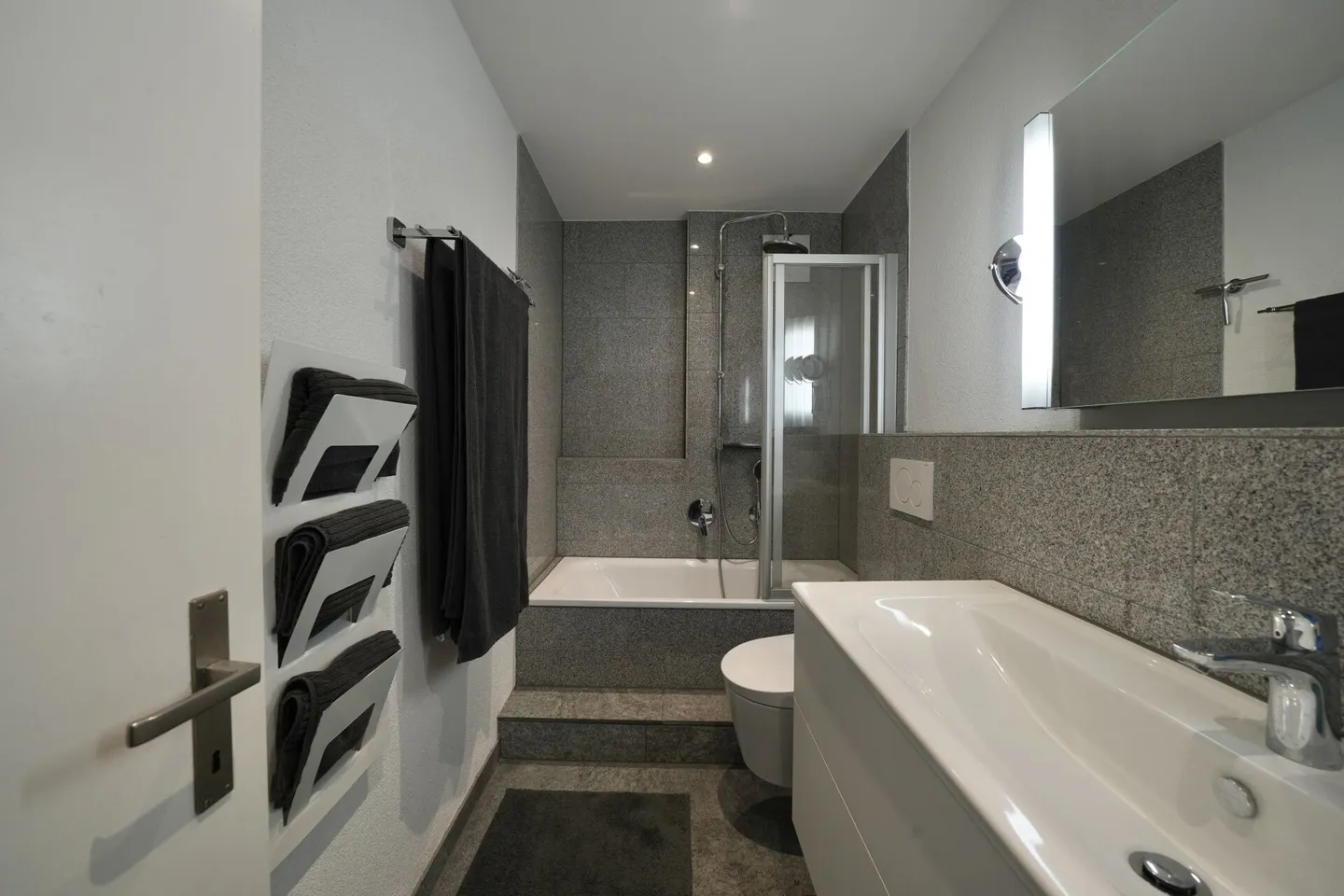 STUDIO APARTMENT IN ATTRACTIVE AND CENTRAL LOCATION - Photo 7 of 7
