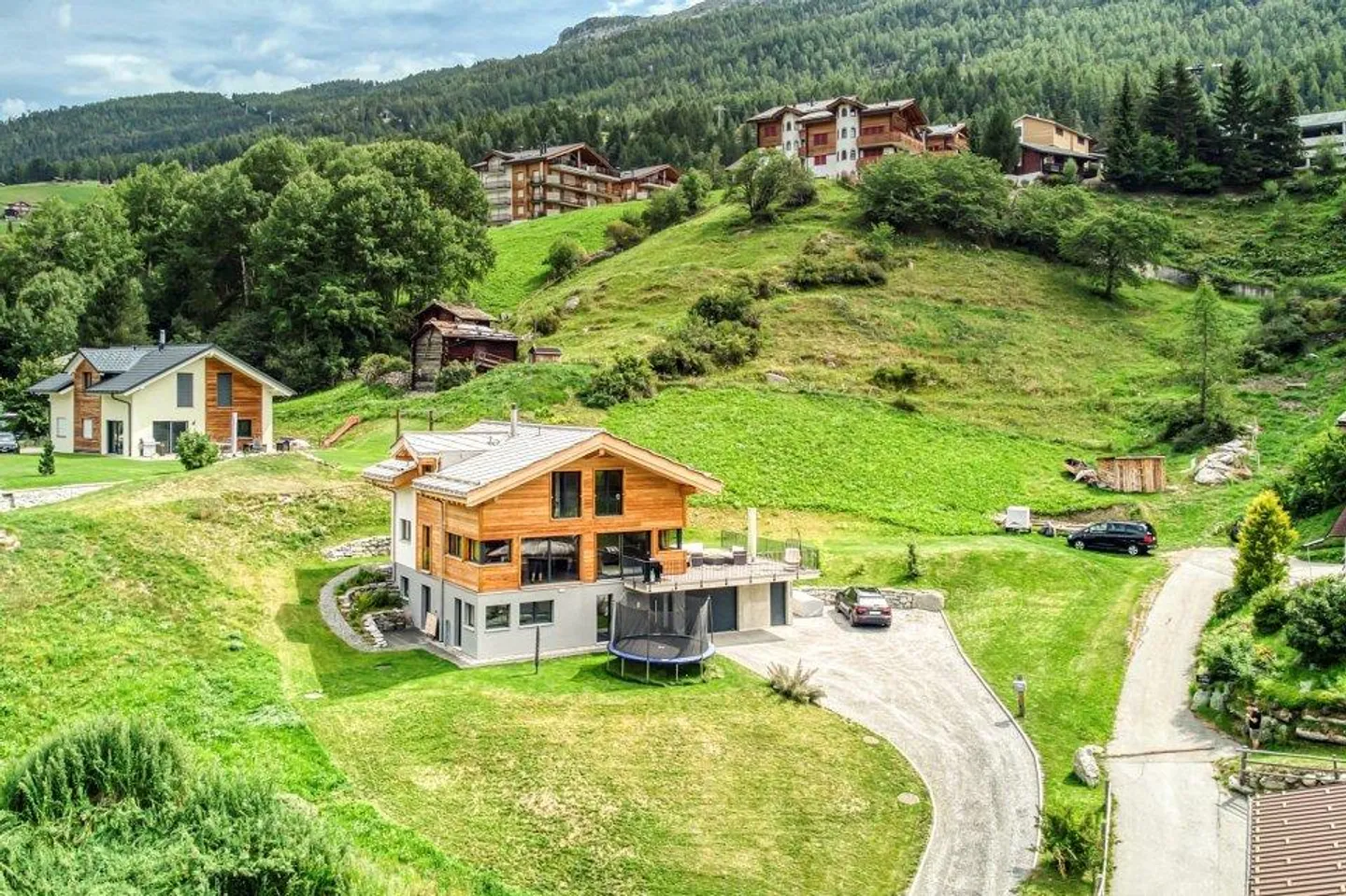 Lassen Sie sich von diesem stilvollen Einfamilienhaus begeistern! - Foto 1 von 13