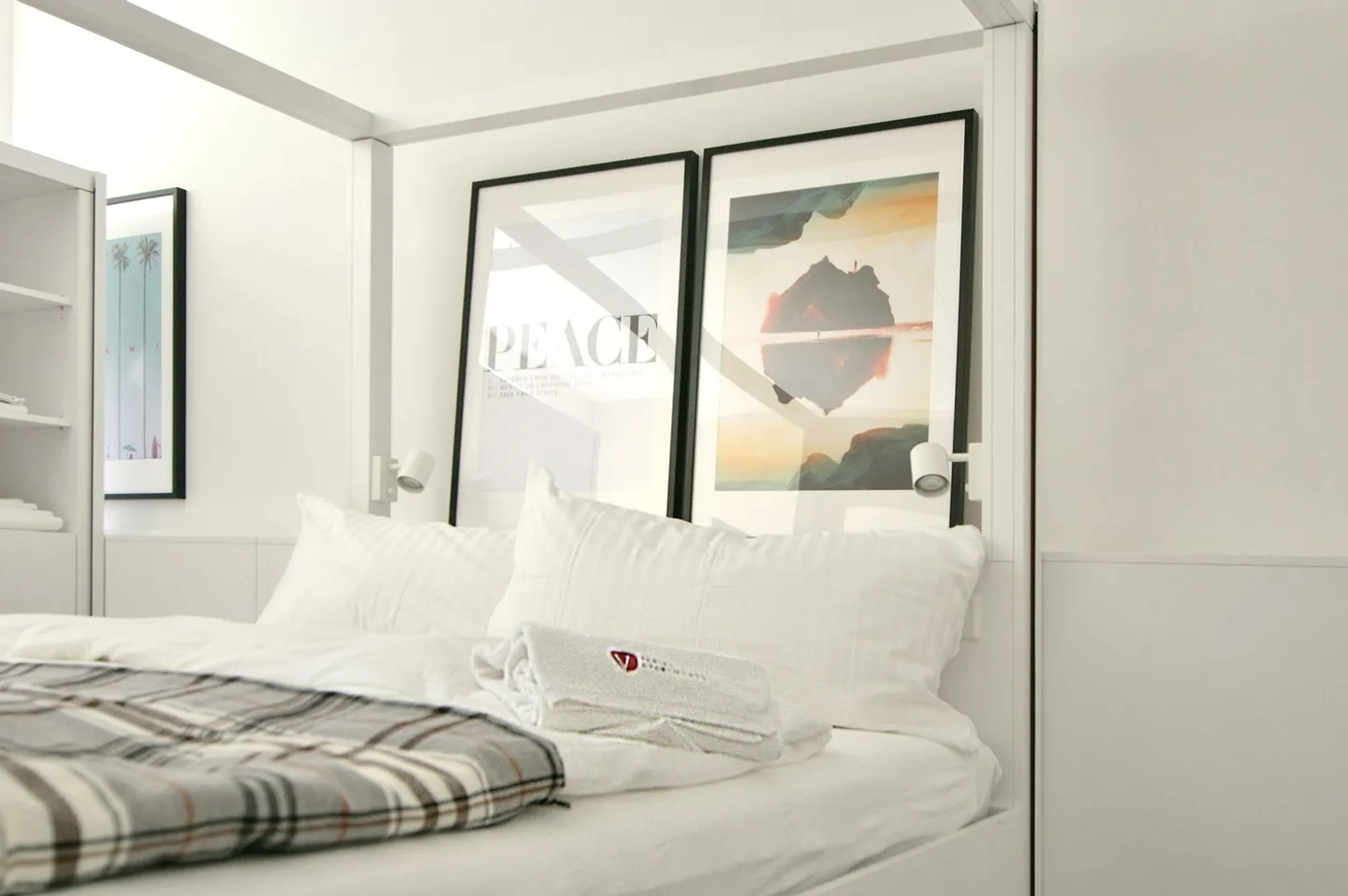 Living in a furnished Movement Apartment - brand new - Photo 2 of 8