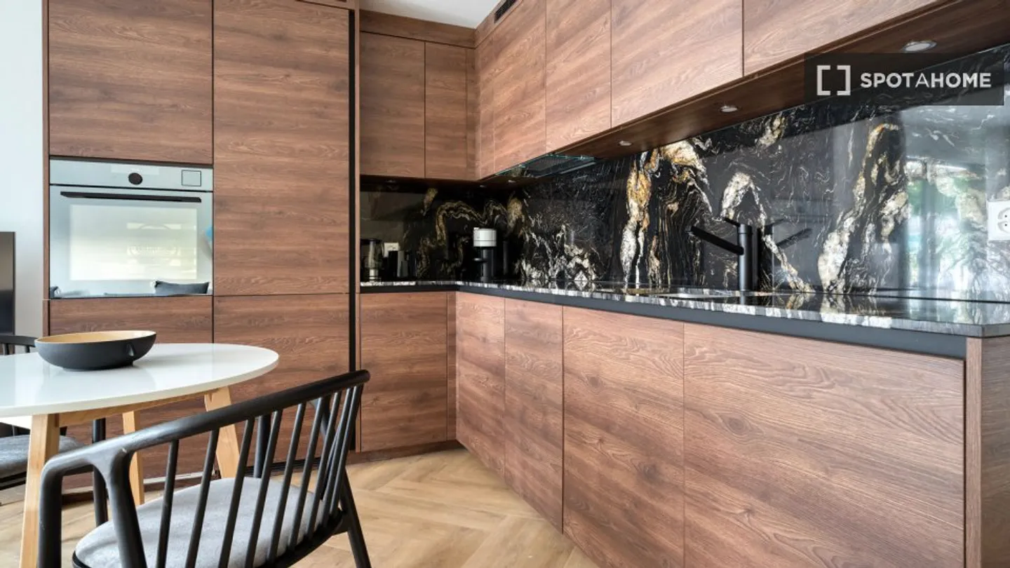 Discover, visit, and rent your new home online with complete confidence. - Photo 6 of 11