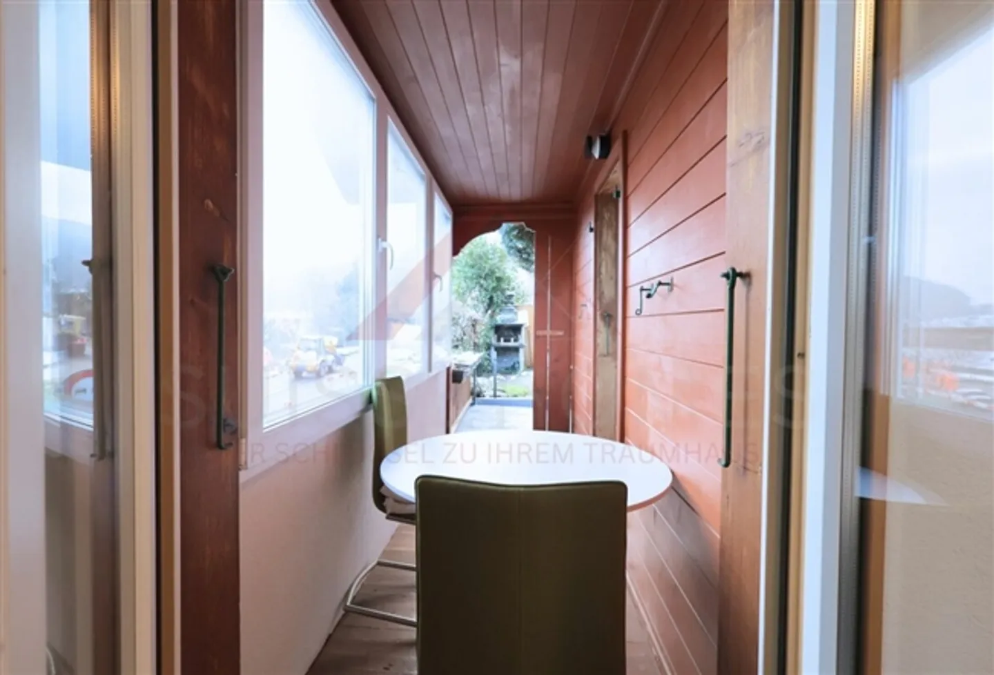 «Einfamilienhaus mit modernem Wohnkomfort und charmantem Charakter - 4.5 Zimmer in 3700 Spiez» - Photo 5 sur 19