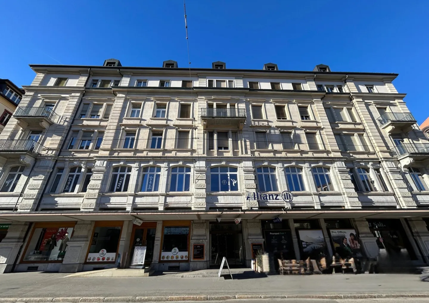 Spazio commerciale con vetrina - Foto 1 di 1