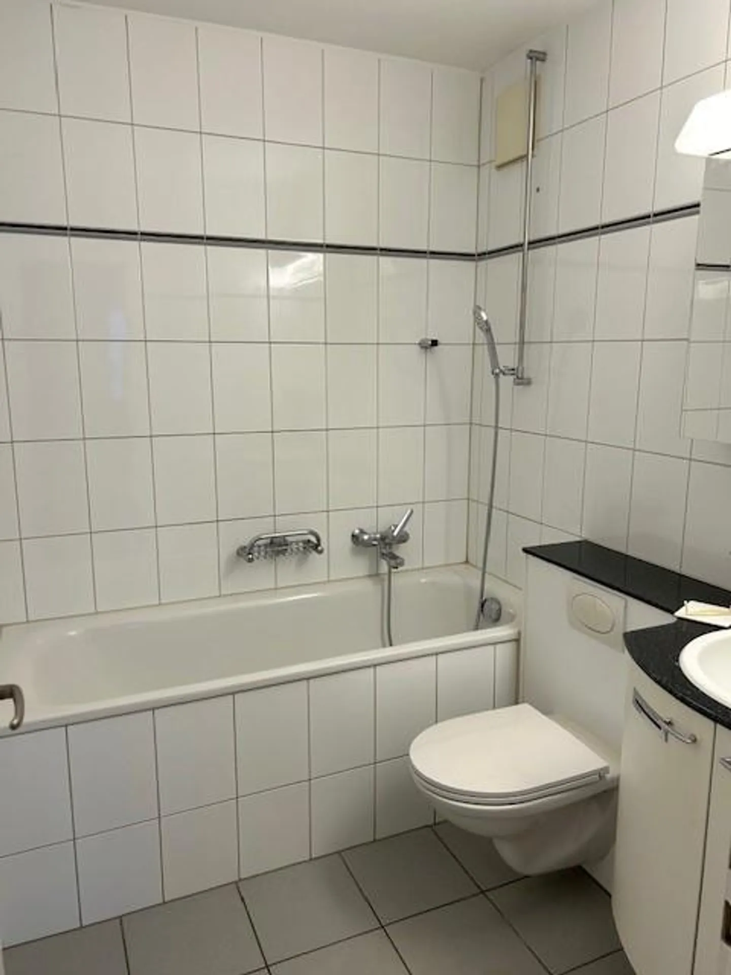 Cozy apartment right by the train station - Photo 6 of 10