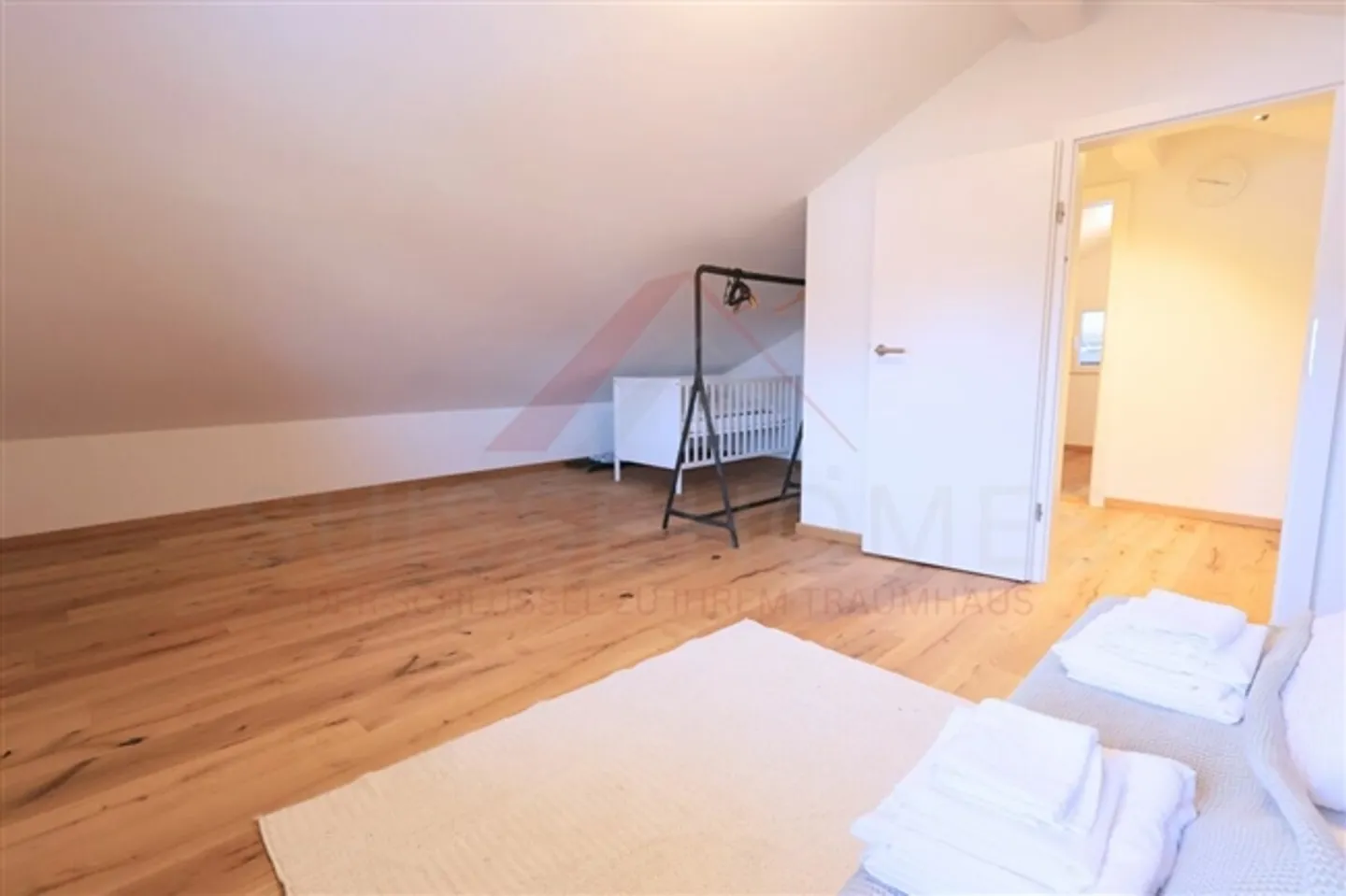 «Einfamilienhaus mit modernem Wohnkomfort und charmantem Charakter - 4.5 Zimmer in 3700 Spiez» - Photo 11 sur 19