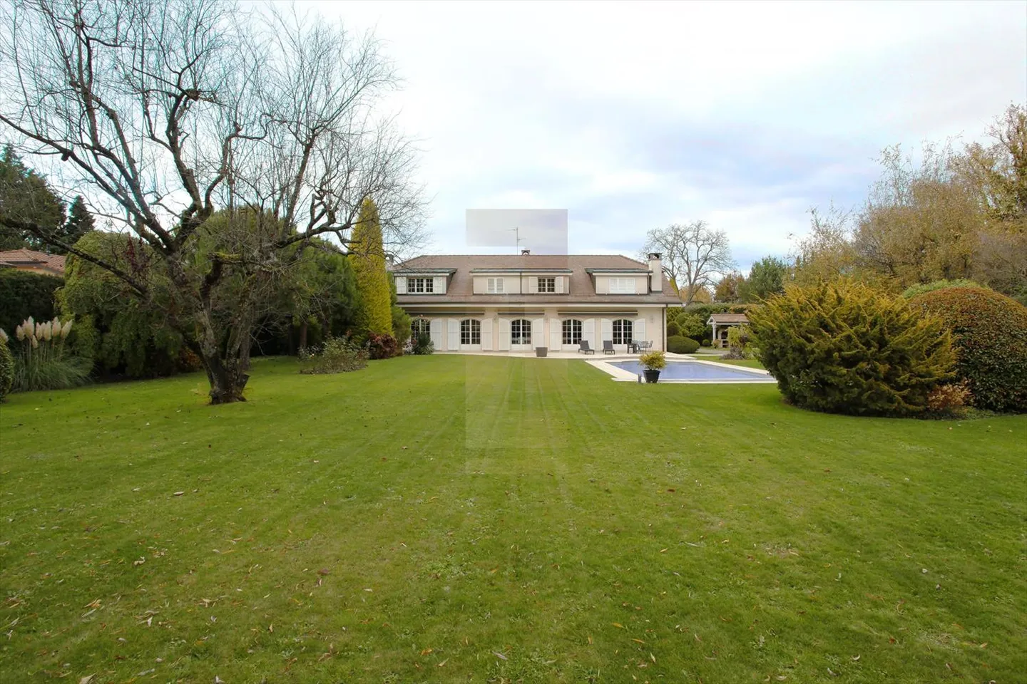 Schönes Familienhaus mit Pool und Nebengebäude - Foto 2 von 13