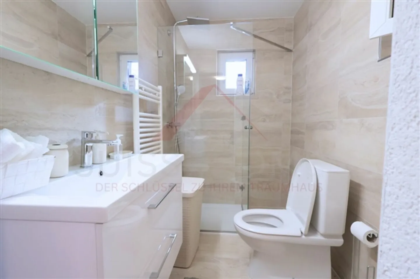 «Einfamilienhaus mit modernem Wohnkomfort und charmantem Charakter - 4.5 Zimmer in 3700 Spiez» - Photo 12 sur 19