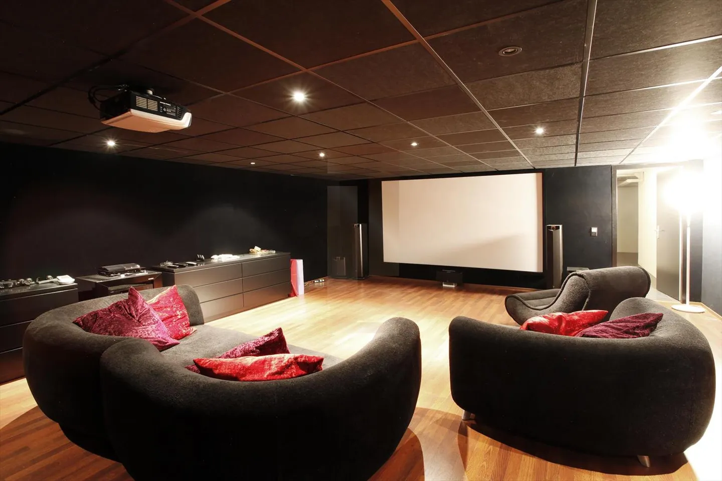 Schönes Familienhaus mit Pool und Nebengebäude - Foto 11 von 13