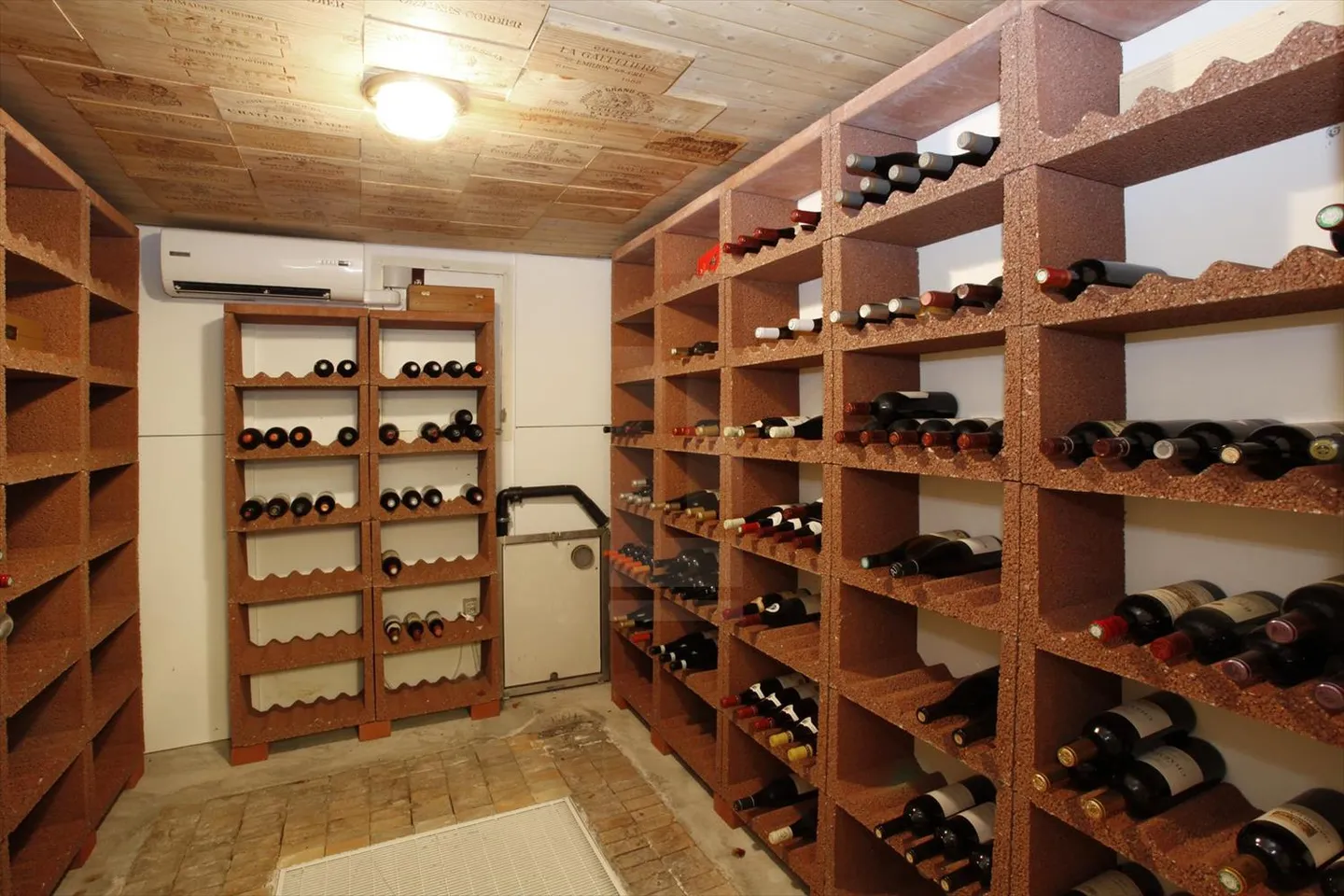 Schönes Familienhaus mit Pool und Nebengebäude - Foto 12 von 13