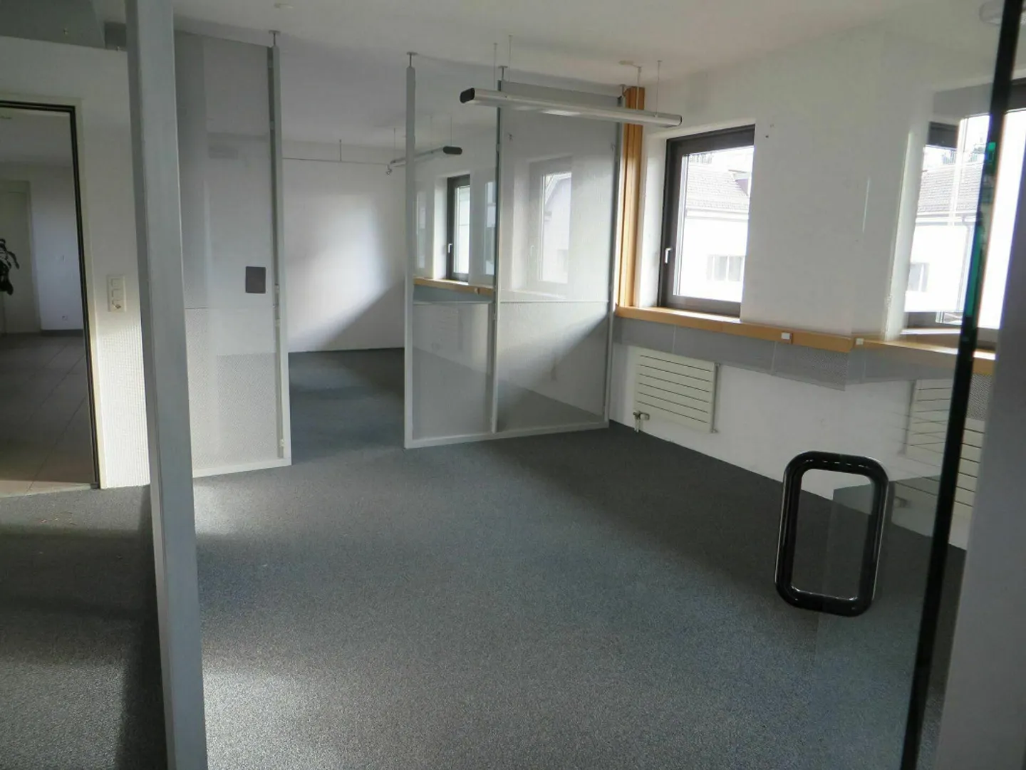 Votre nouvel espace de bureau directement à la gare de Rüti ZH - Photo 6 sur 9