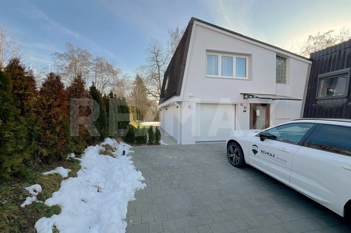 Maison familiale avec potentiel d'extension directement au bord du ruisseau - Photo 3 sur 13
