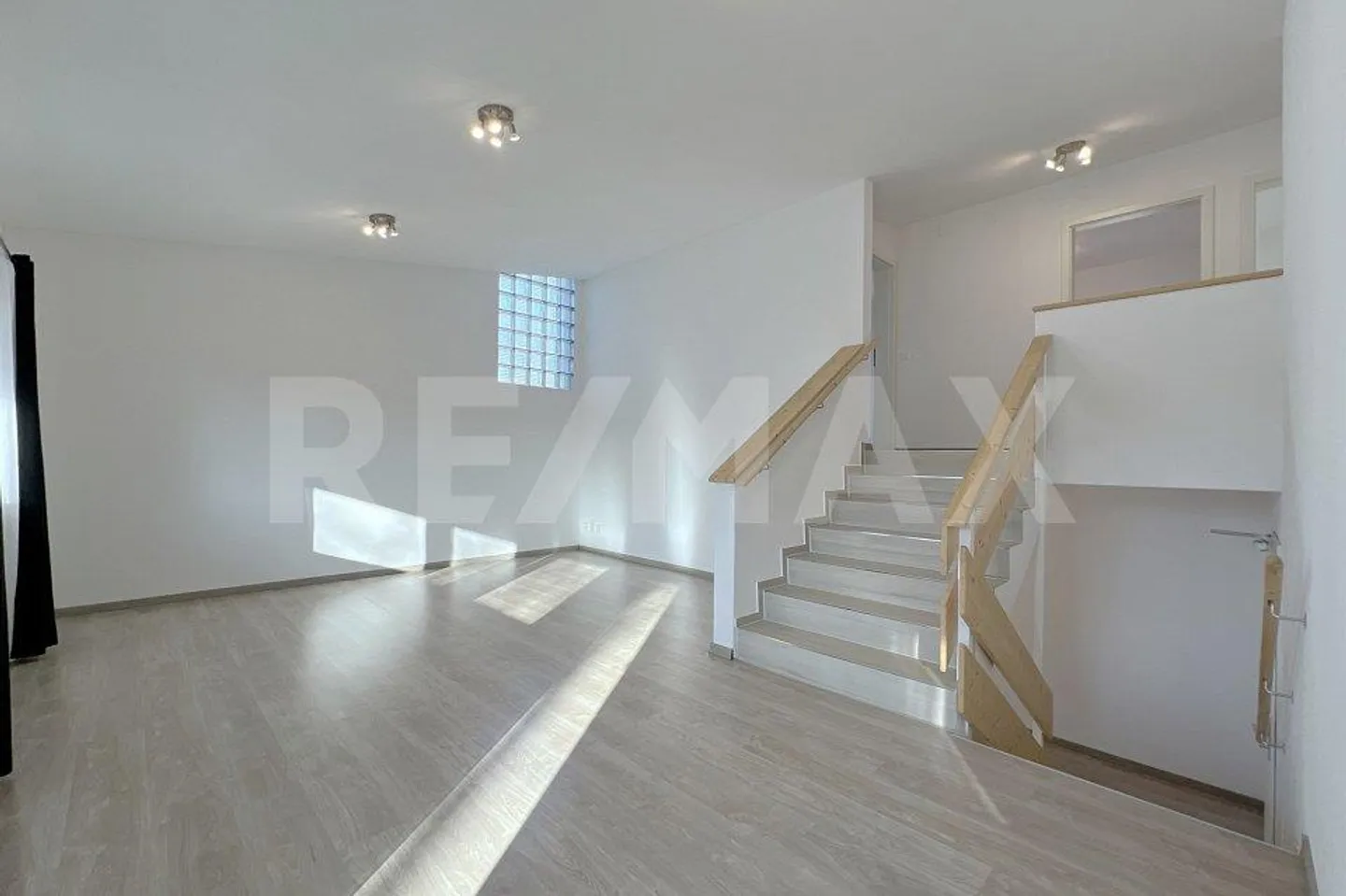 Maison familiale avec potentiel d'extension directement au bord du ruisseau - Photo 5 sur 13