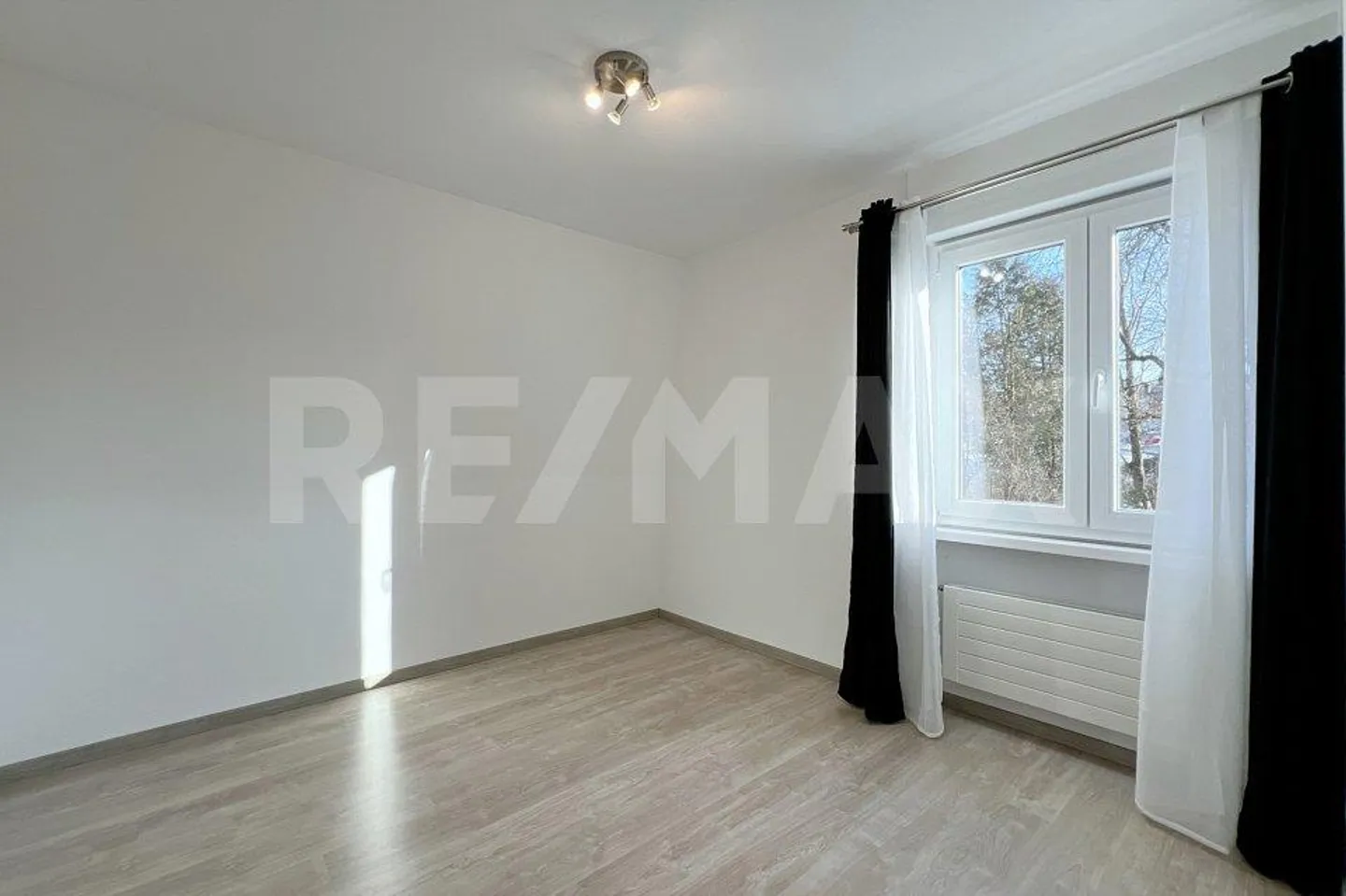 Maison familiale avec potentiel d'extension directement au bord du ruisseau - Photo 8 sur 13