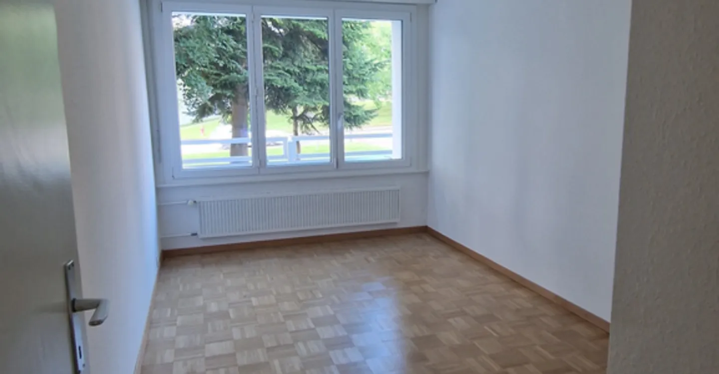 BERNEX - grande appartamento con balcone - Foto 5 di 11