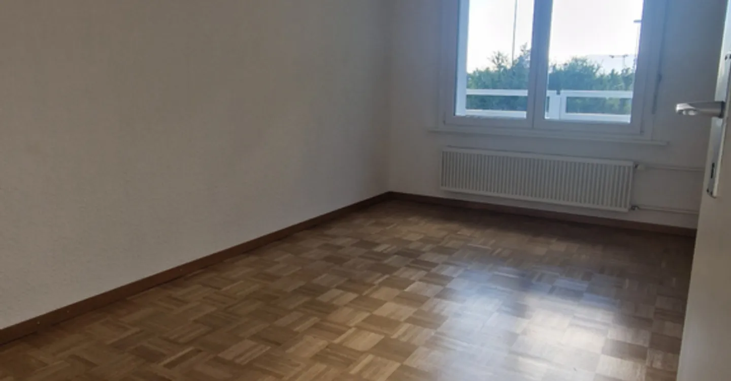 BERNEX - grande appartamento con balcone - Foto 10 di 11