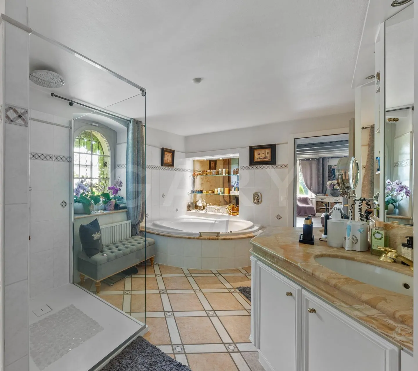 Manor House with Timeless Charm in the Heart of the Vaud Coast - Photo 11 of 13