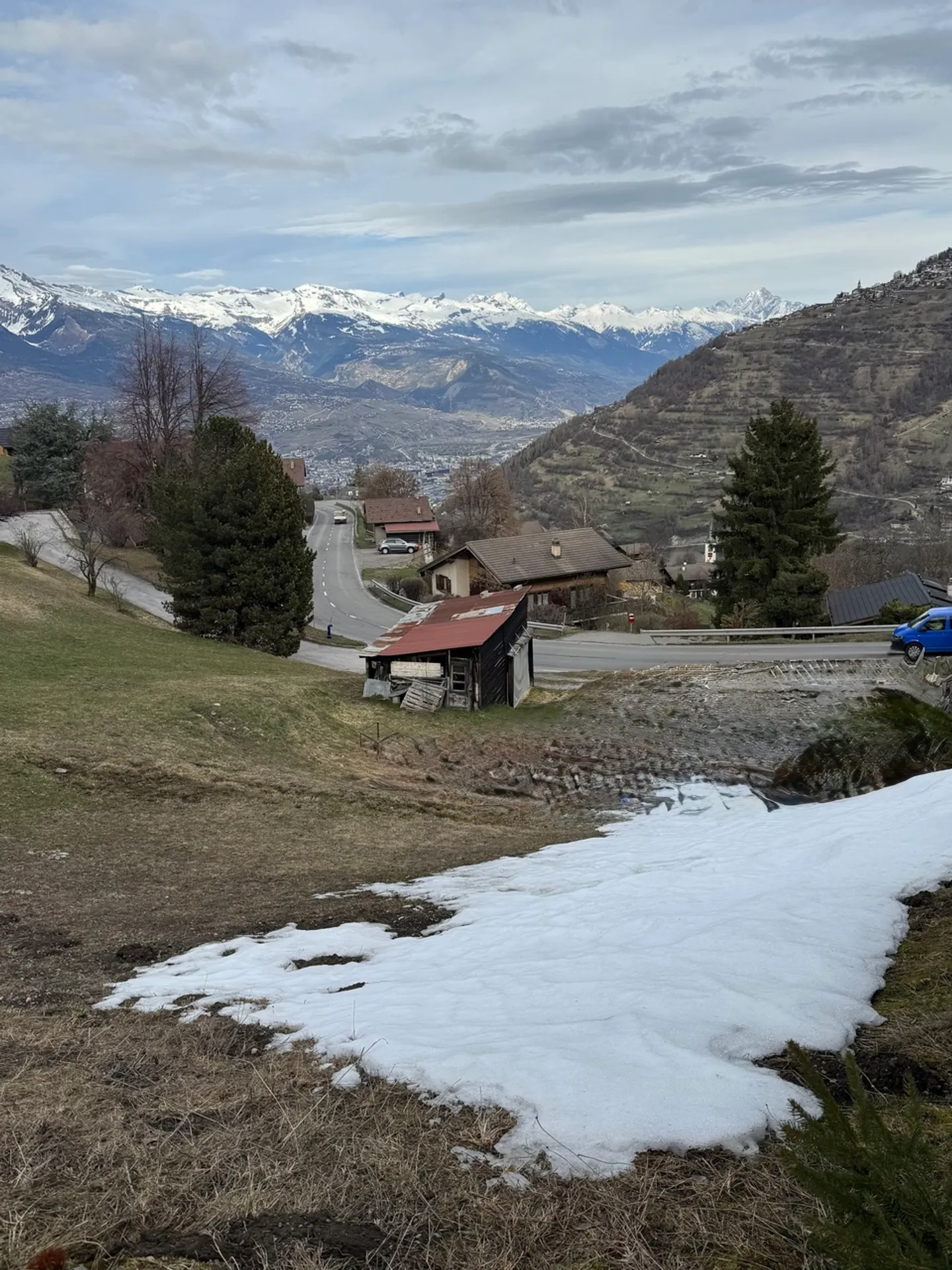 Terrain constructible avec vue alpine - Photo 1 sur 3