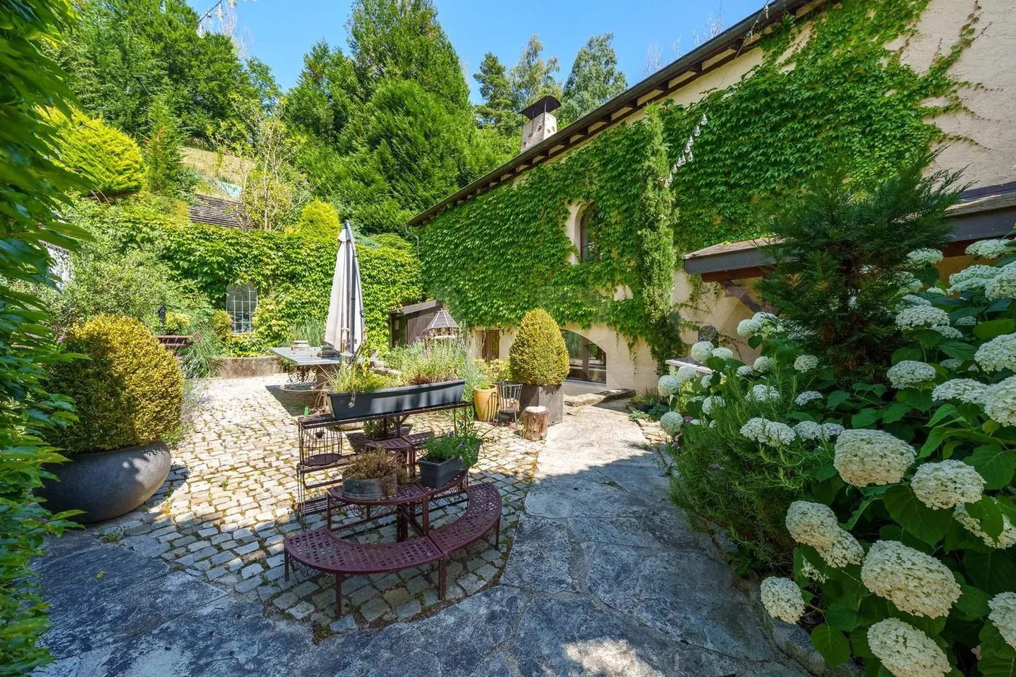 Manor House with Timeless Charm in the Heart of the Vaud Coast - Photo 13 of 13
