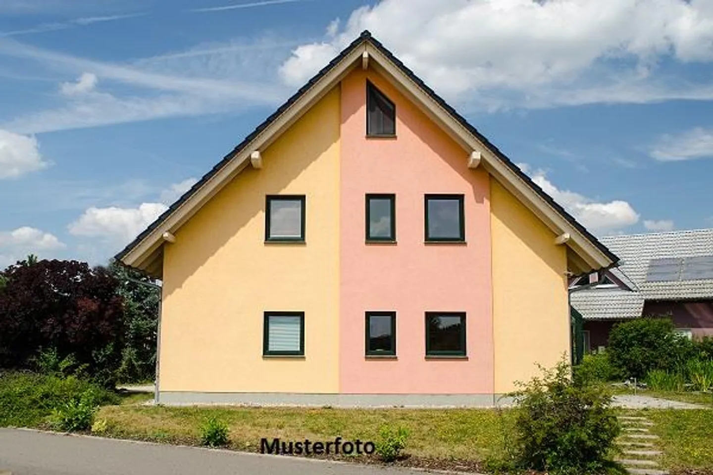 *Wohnhaus mit Gartenanlage* - Foto 1 von 13