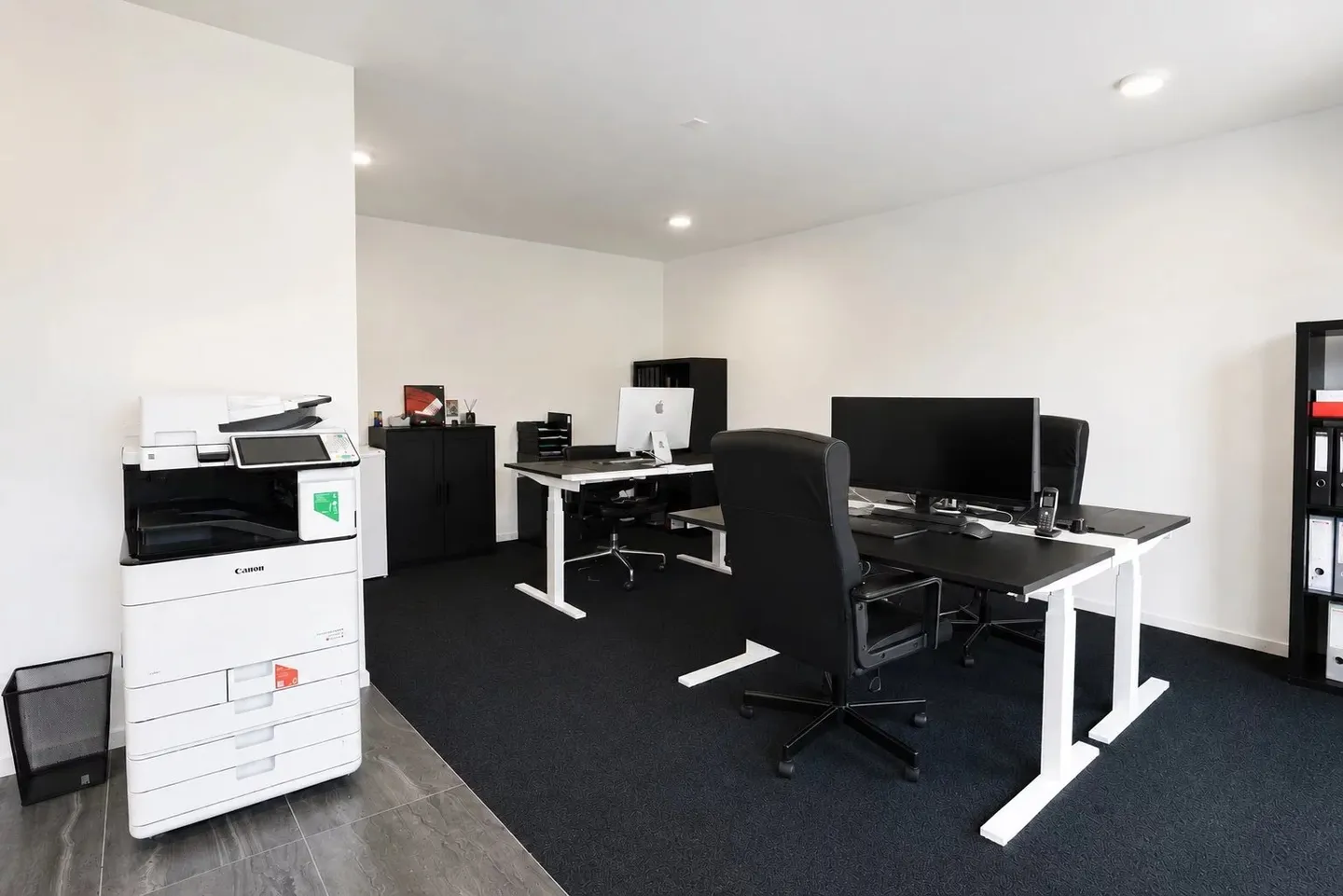 Bureau de 45 m² avec jardin privé et parking, près du lac - Photo 3 sur 5