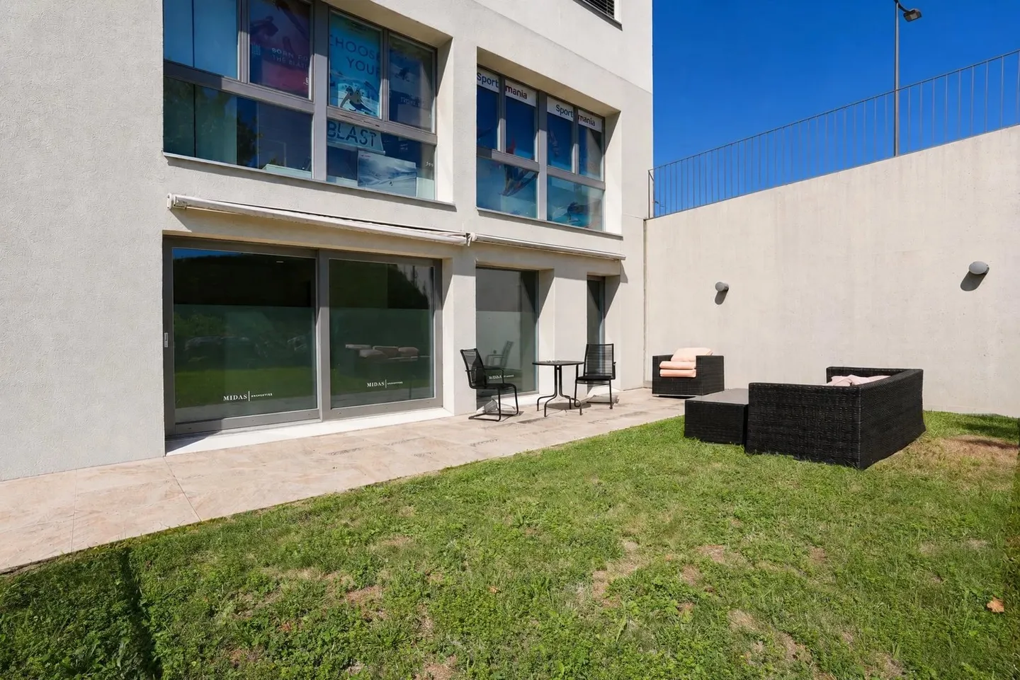 Bureau de 45 m² avec jardin privé et parking, près du lac - Photo 5 sur 5