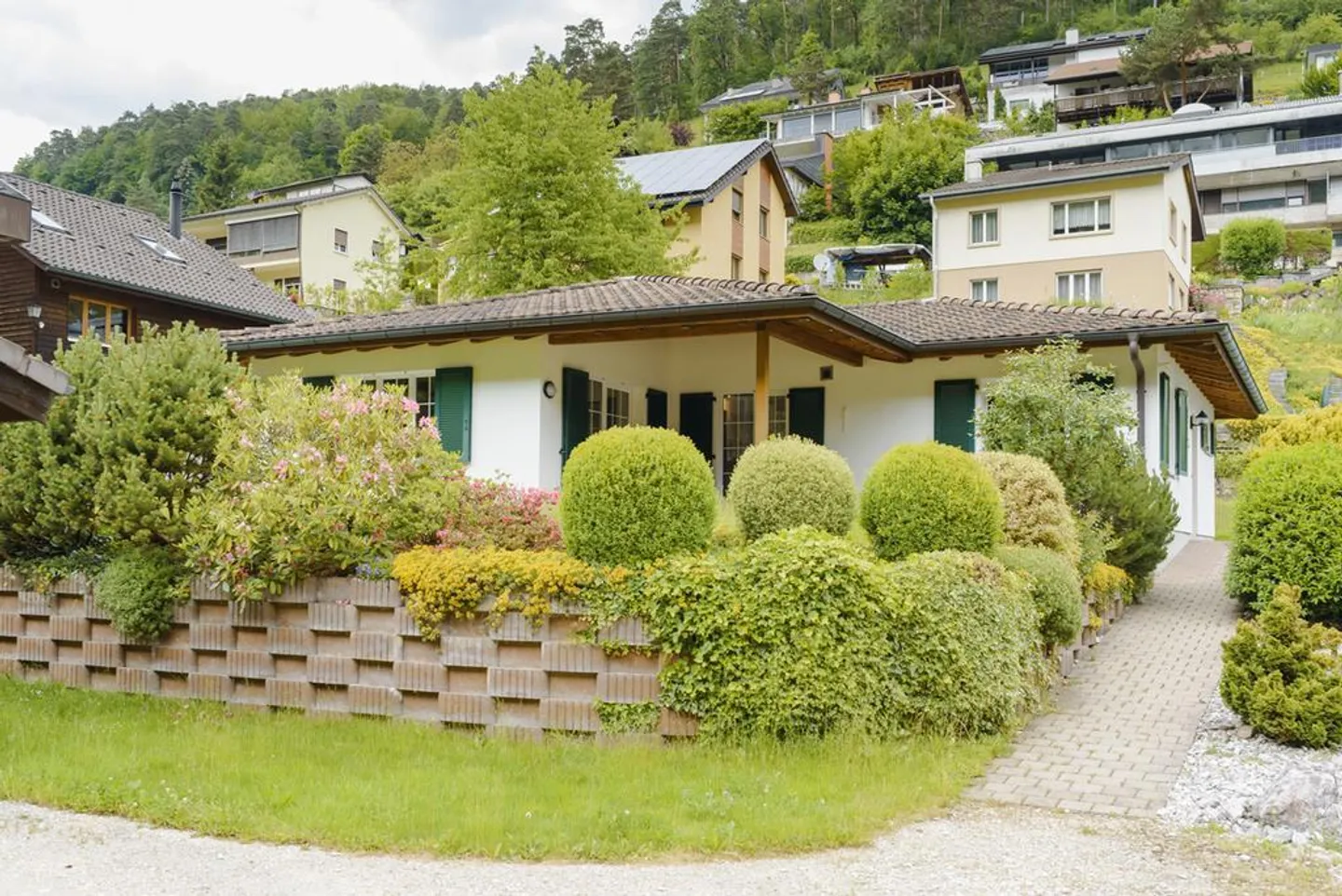 Charmantes 4.5-Zimmer Einfamilienhaus mit Carport - Photo 1 of 12