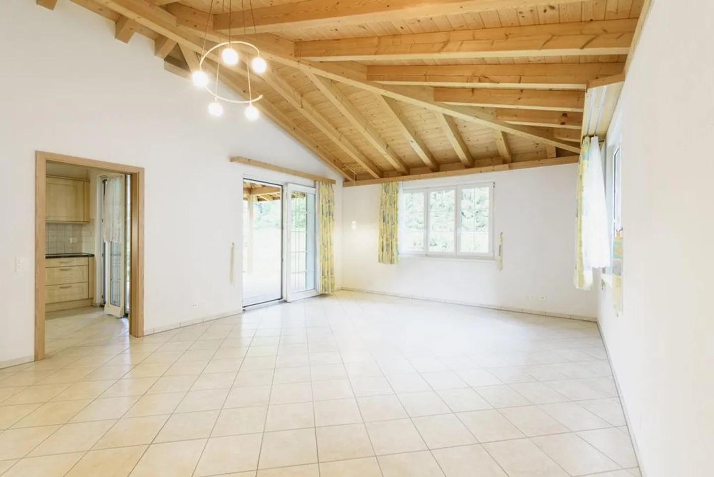 Charmantes 4.5-Zimmer Einfamilienhaus mit Carport - Photo 3 of 12