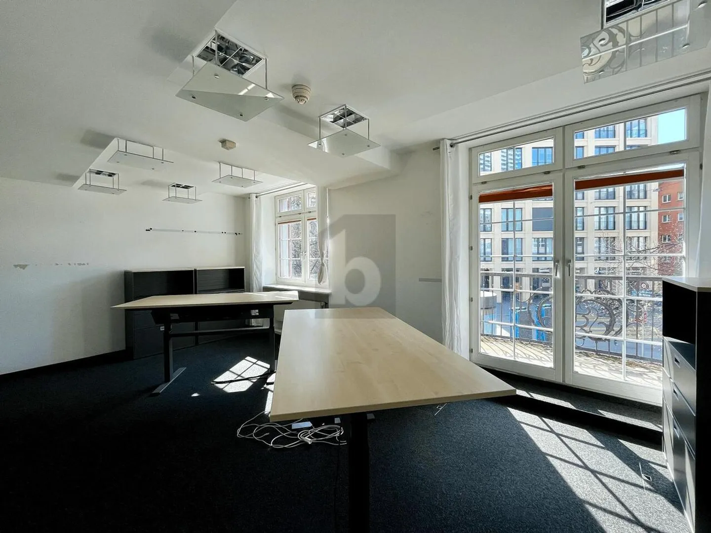 AIR CONDITIONED AND SPACIOUS IN A PASSERBY LOCATION - Photo 1 of 6