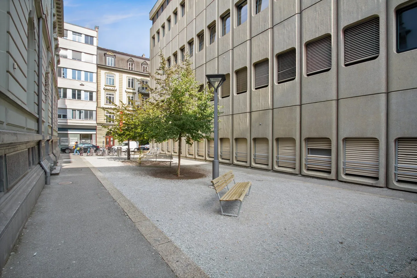 Spazi commerciali e amministrativi nel centro città - Foto 3 di 8